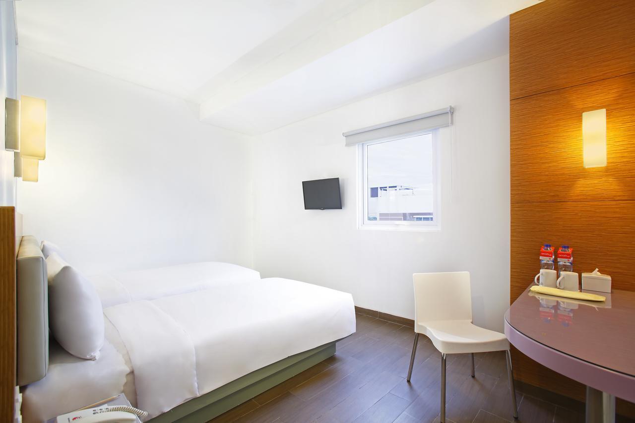 Amaris Hotel Мадіун Екстер'єр фото
