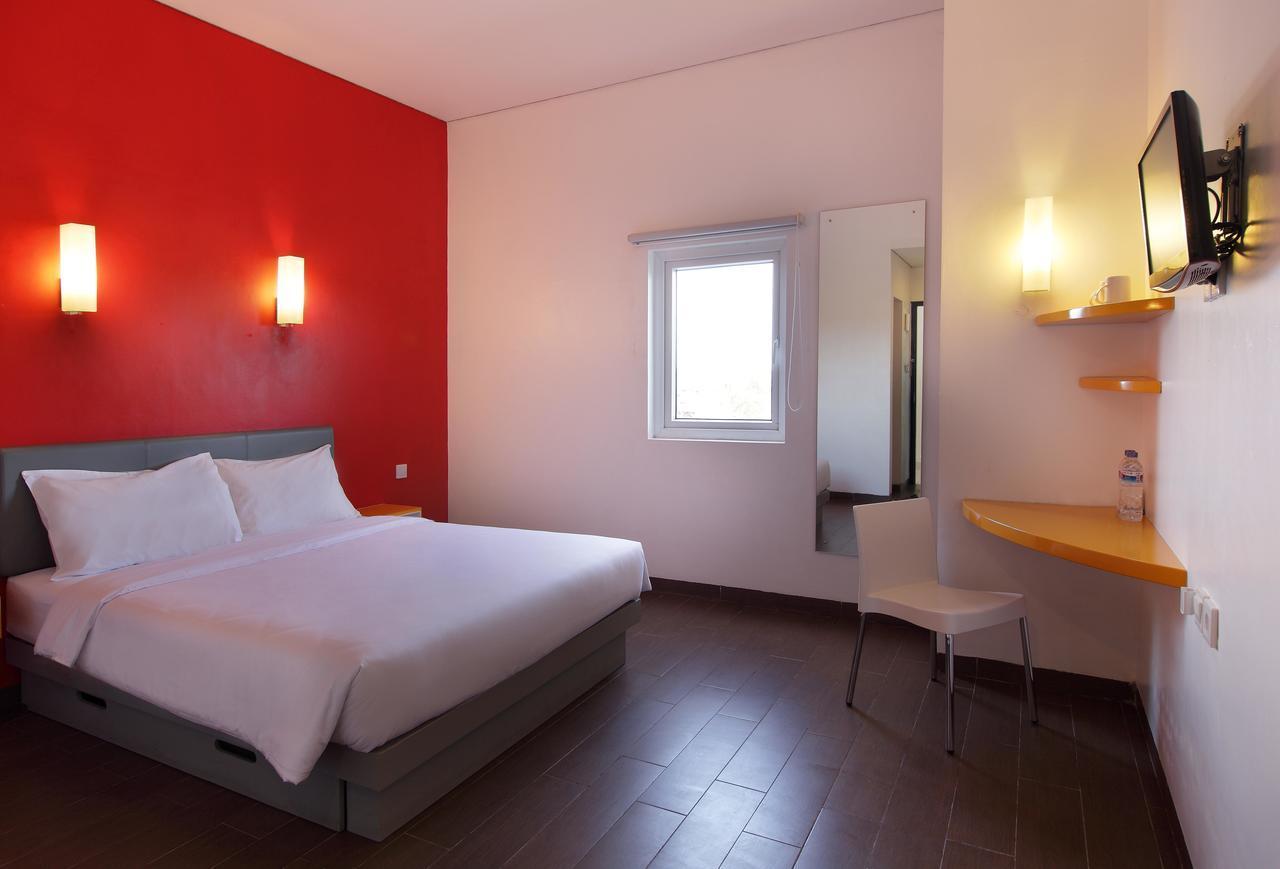 Amaris Hotel Мадіун Екстер'єр фото