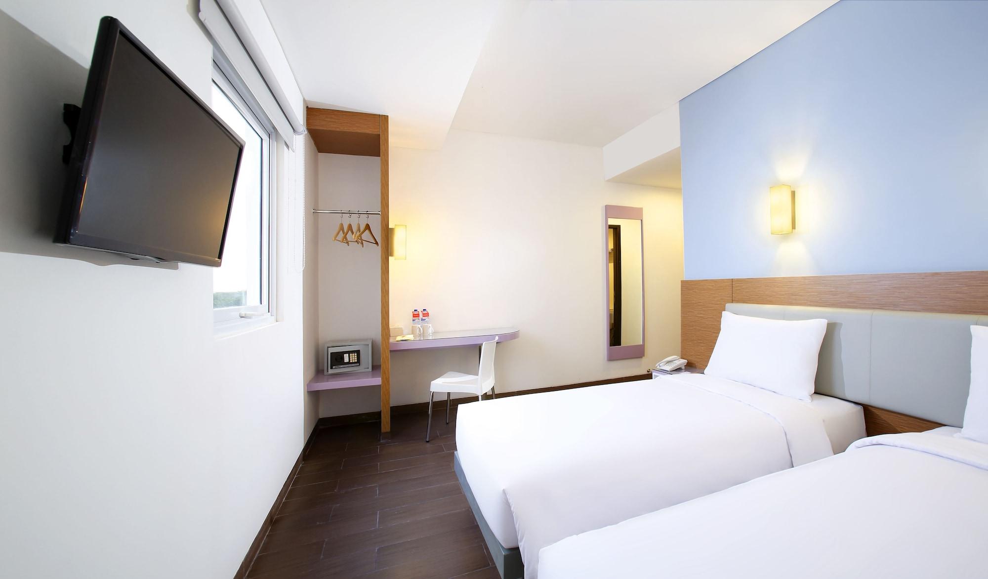 Amaris Hotel Мадіун Екстер'єр фото