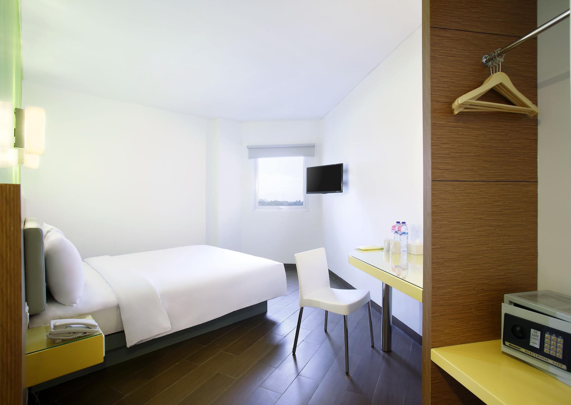 Amaris Hotel Мадіун Екстер'єр фото