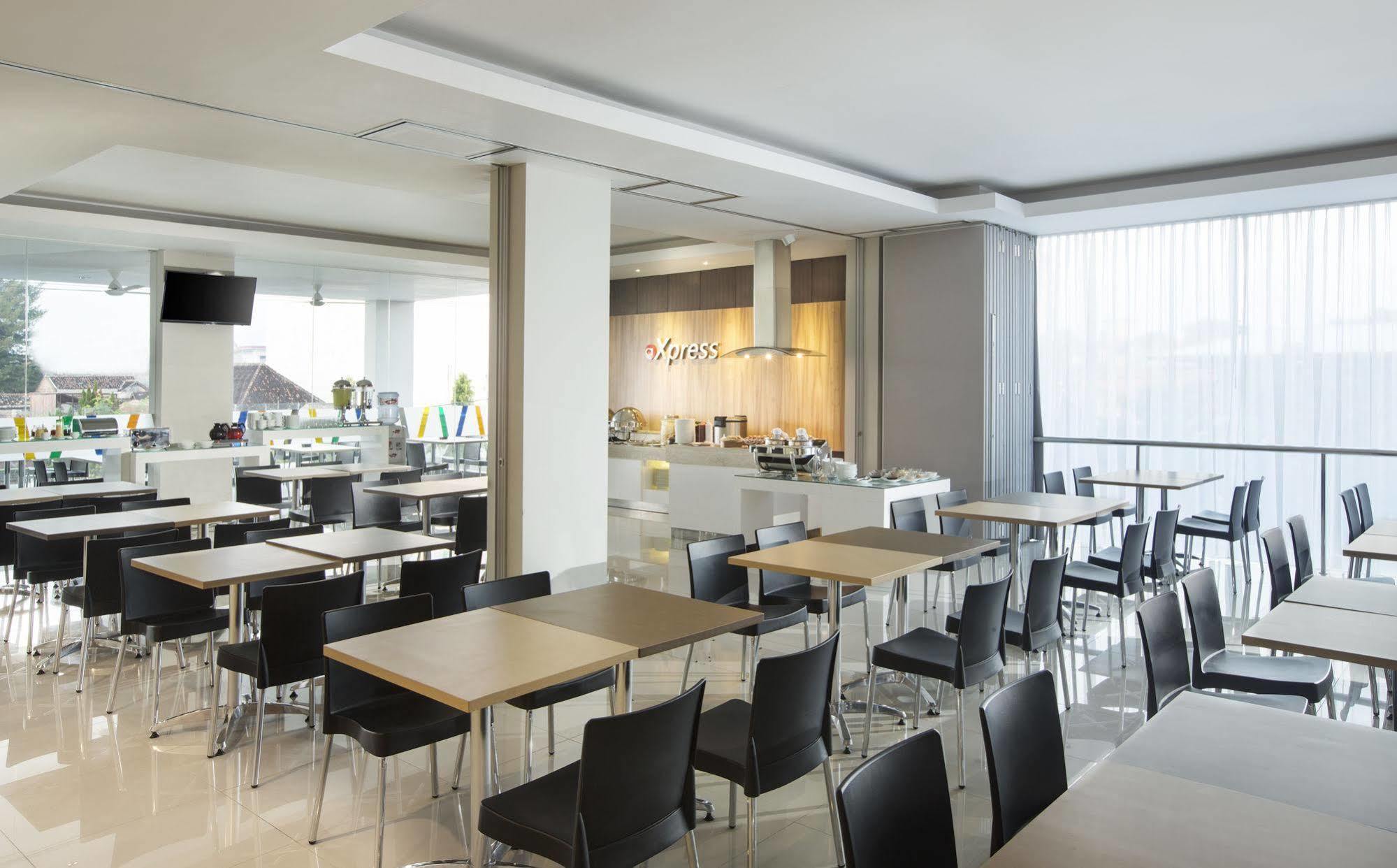 Amaris Hotel Мадіун Екстер'єр фото